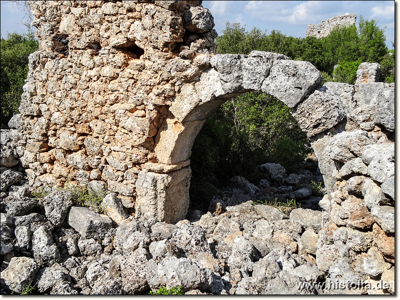 Lyrboton-Kome in Pamphylien - Byzantinisches Gebäude mit Torbogen im westlichen Stadtgebiet