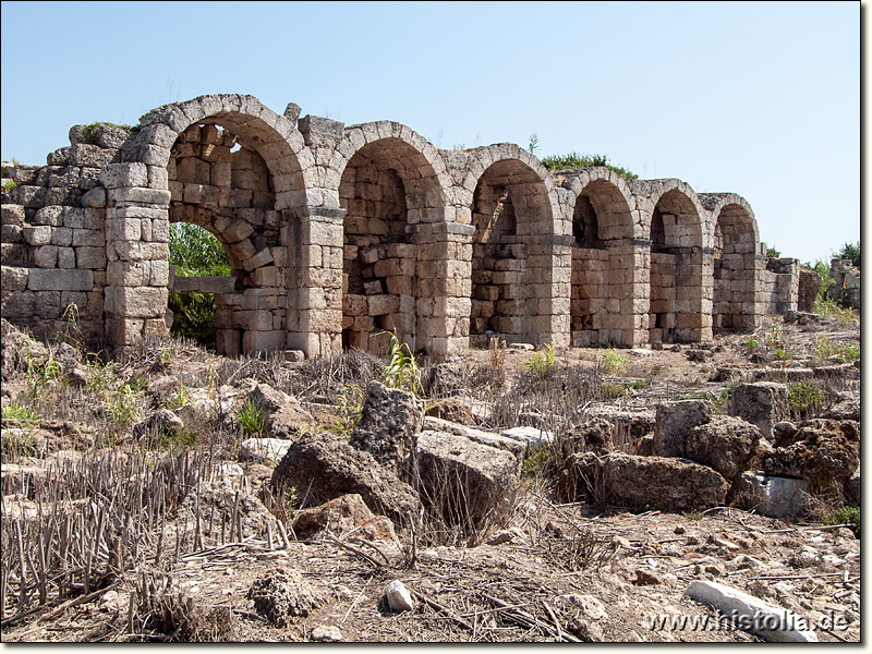 Perge in Pamphylien - Mauerreste einer großen Basilika im Süd-Osten der Stadtgebietes von Perge
