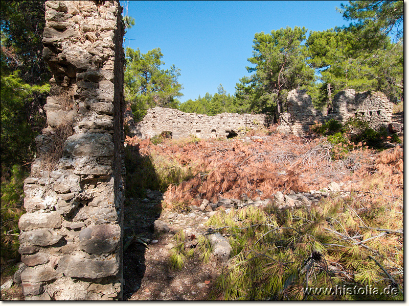 Seleukeia, Lyrbe in Pamphylien - Mauerreste innerhalb des Wohngebietes