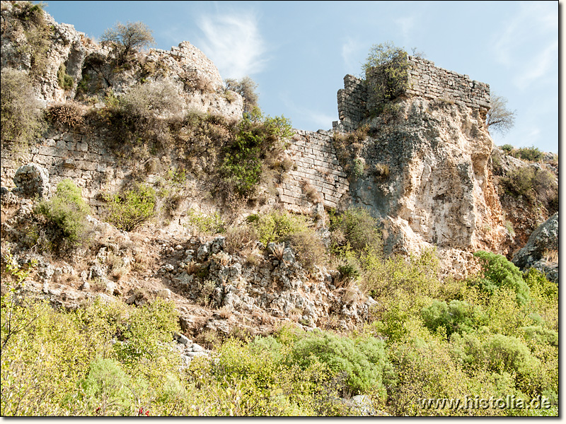 Sillyon im Pamphylien - Rampenauffahrt mit oberer Bastion