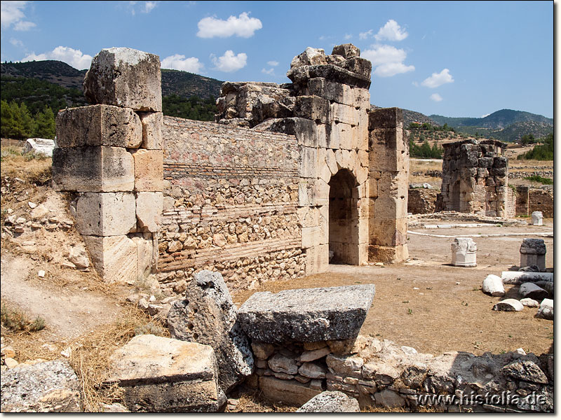 Hierapolis in Phrygien - Pfeilerreste der Basilika 'Martyrium des heiligen Philipp' in Hierapolis