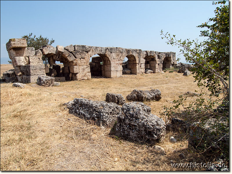 Laodikeia in Phrygien - Architekturreste des Gymnasiums und der Süd-Bäder neben dem Stadion von Laodikeia