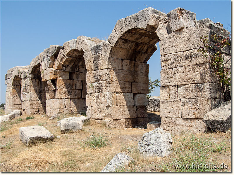 Laodikeia in Phrygien - Architekturreste des Gymnasiums und der Süd-Bäder neben dem Stadion von Laodikeia