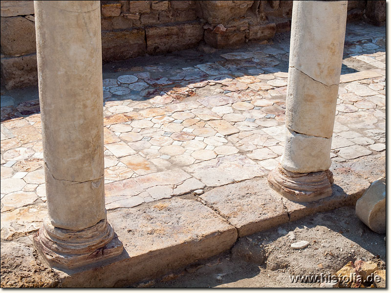 Tripolis in Phrygien - Kachelboden auf der Straße um die römische Agora von Tripolis