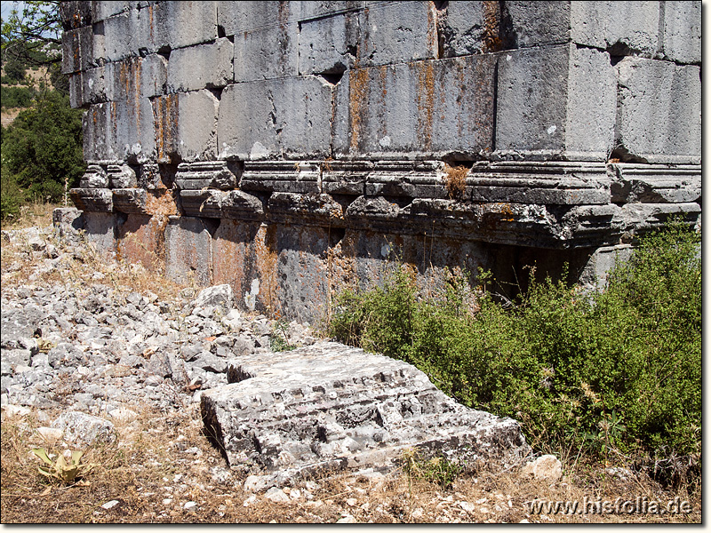 Adada in Pisidien - Sockel des Zeus-Serapis-Tempel