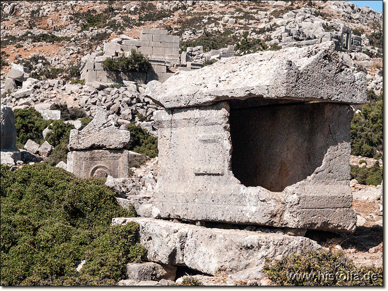 Ariassos in Pisidien - Sarkophage in der Nekropole