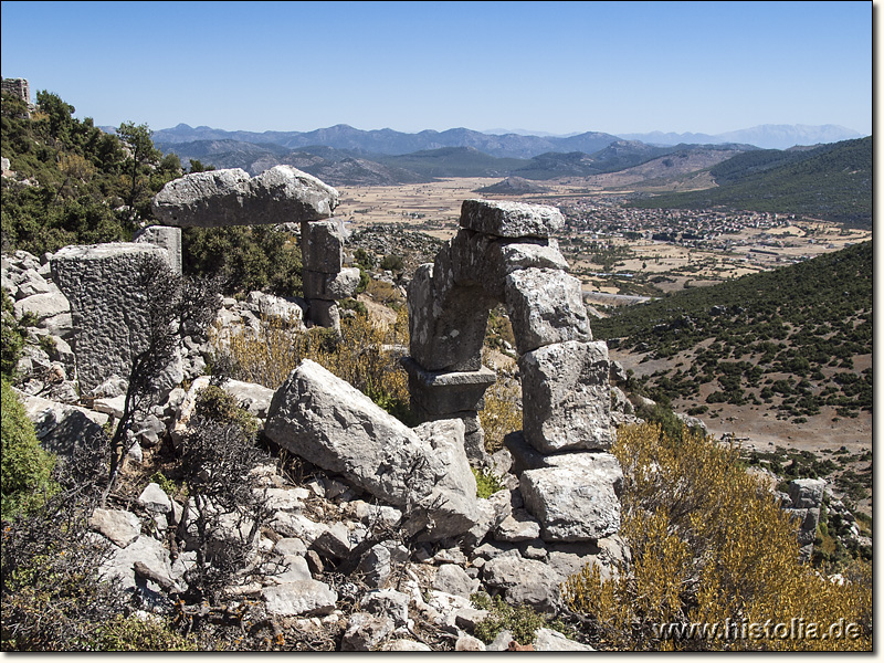 Ariassos in Pisidien - Tor und Rundbogen eines repräsentativen Gebäudes in Ariassos