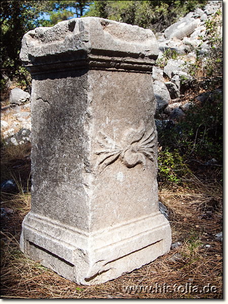 Kelbessos in Pisidien - Statuensockel oder Altar im Stadtgebiet von Kelbessos