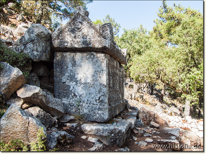 Kelbessos in Pisidien - Sarkophagreihe auf der Nordseite des Akropolisberges