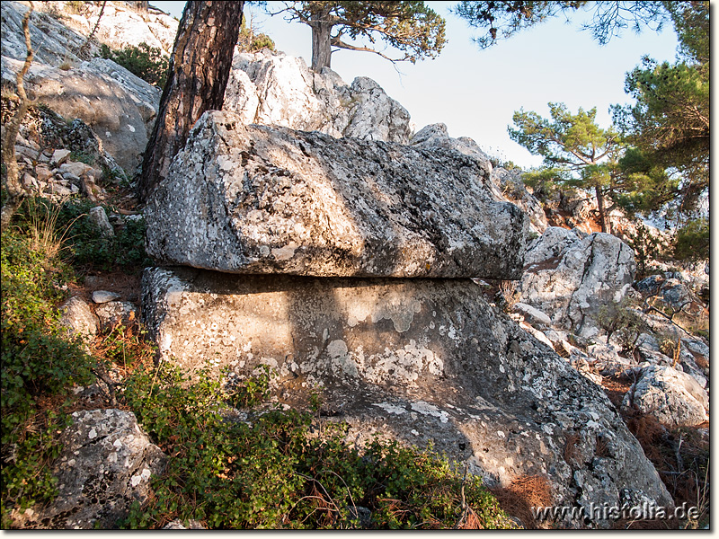 Kelbessos in Pisidien - Sarkophag mit Deckel unterhalb der Ostspitze des Akropolisberges