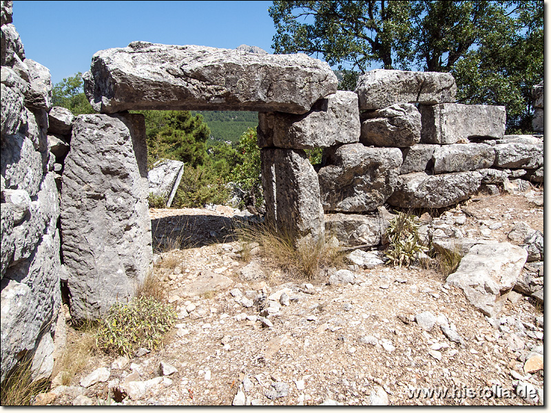 Kelbessos in Pisidien - Massives öffentliches Gebäude auf der Nordseite des Akropolisberges