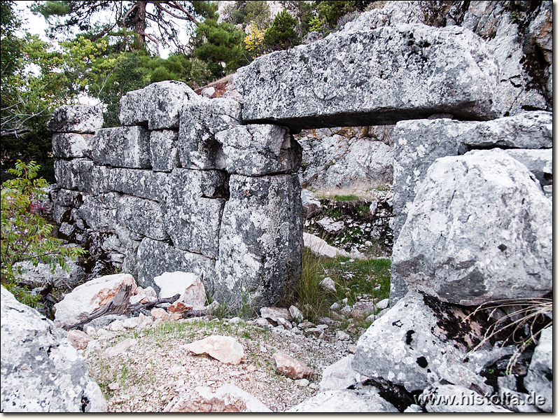 Kelbessos in Pisidien - Massives öffentliches Gebäude auf der Nordseite des Akropolisberges