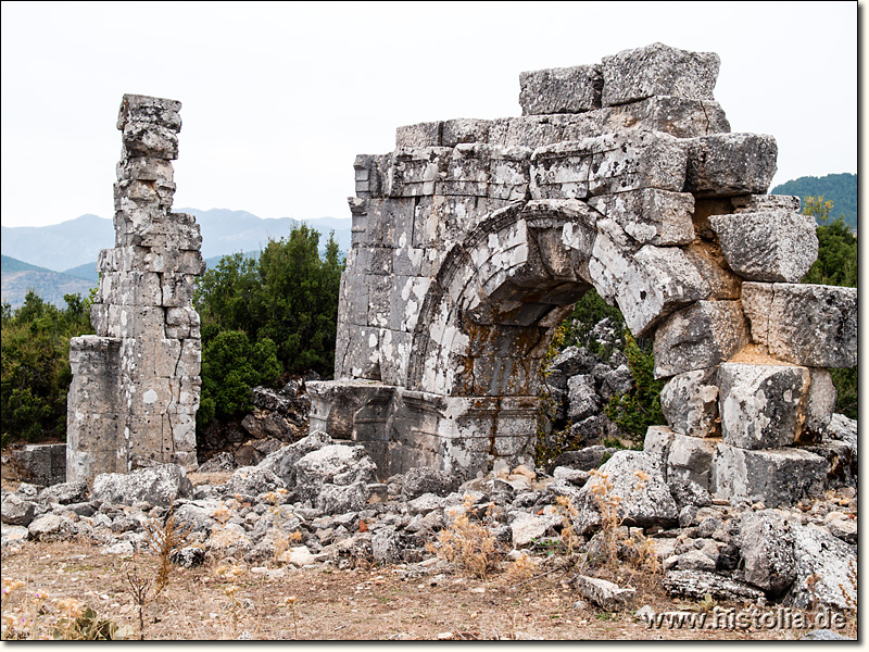 Kremna in Pisidien - Tor im Eingangsbereich eines großen Tempels