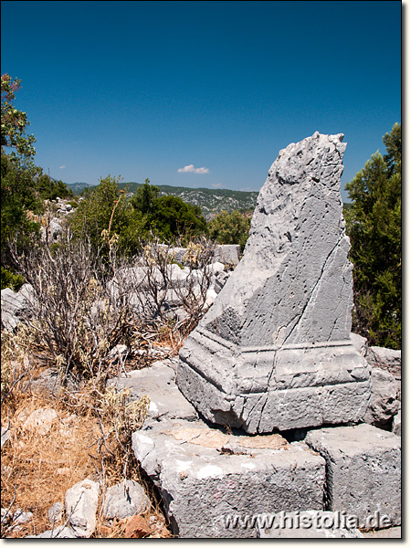 Milyos in Pisidien - Statuensockel neben der Agora