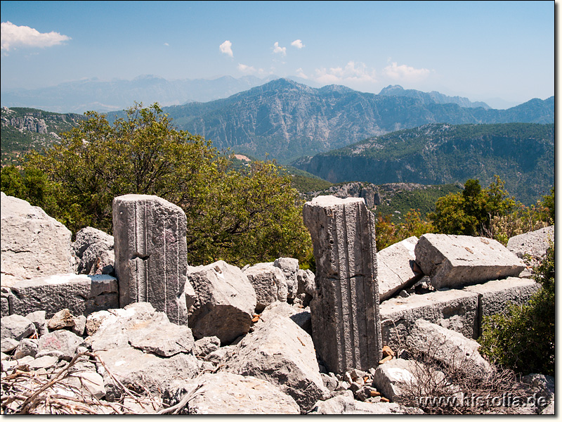 Milyos in Pisidien - Reste einer Tür zu einem Tempel oder Getschäftshaus