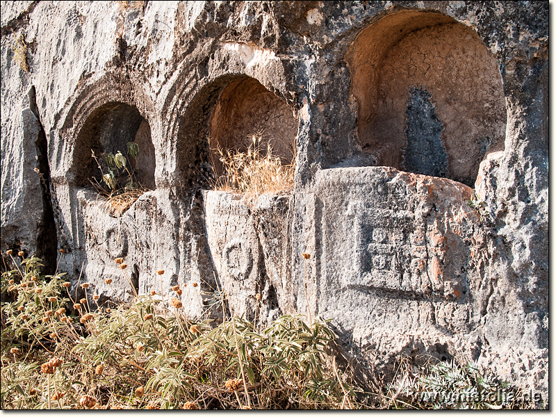 Sagalassos in Pisidien - Einige der zahlreichen Felsgräber aus der Nord-West-Nekropole
