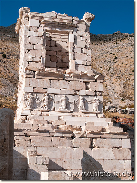 Sagalassos in Pisidien - Das wiederaufgebaute Heroon von Sagalassos oberhalb der Agora