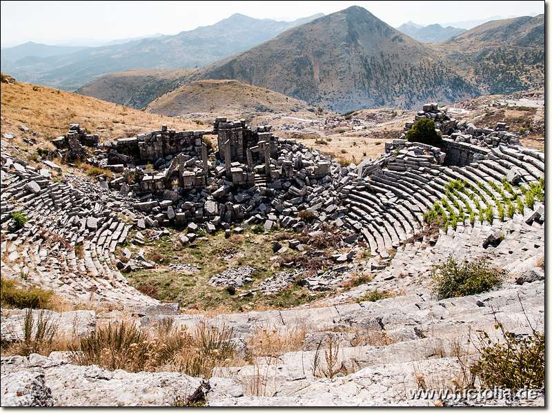 Sagalassos in Pisidien - Gesamtansicht des Theaters von einer der oberen Sitzreihen