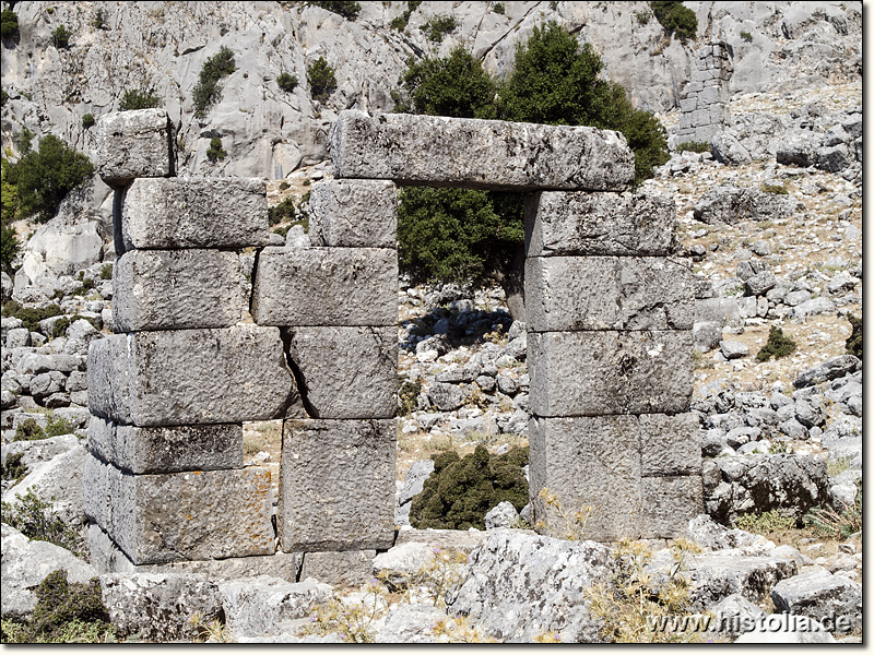 Sandallion in Pisidien - Reste eines sehr massiven Steingebäudes aus Sandallion