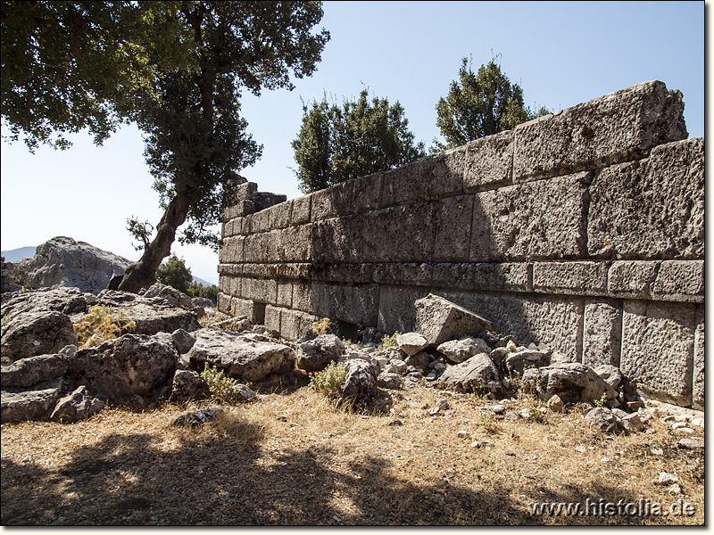 Sandallion in Pisidien - Reste eines sehr massiven Steingebäudes (Marktgebäude neben der Agora ) aus Sandallion