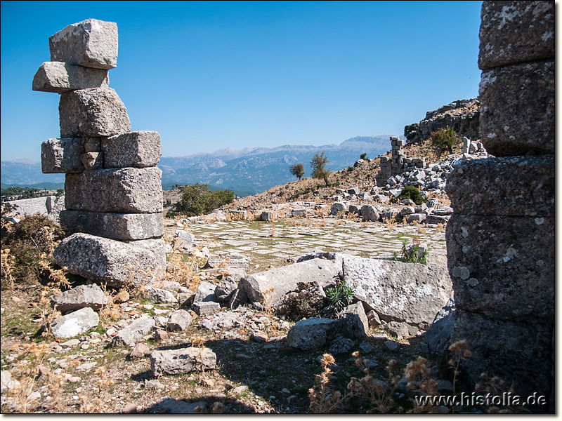 Selge in Pisidien - Blick aus einem Gebäuderest über die Agora von Selge