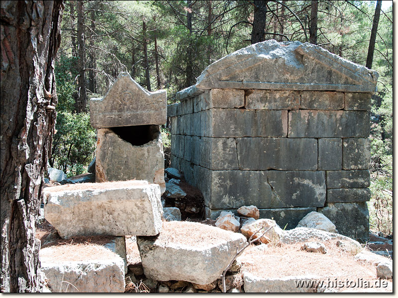 Sia in Pisidien - Sarkophag und Mausoleum mit erhaltener Bedachung