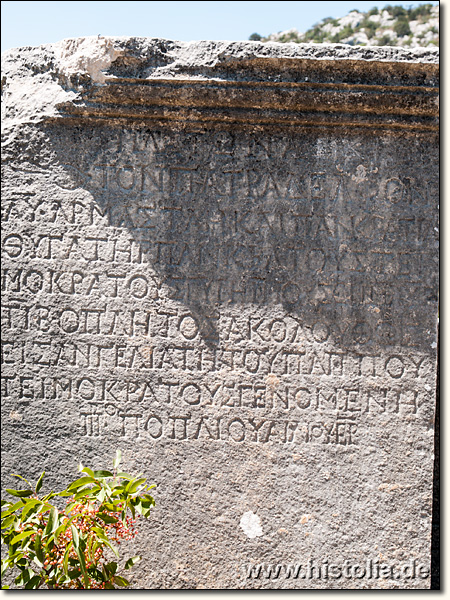 Termessos in Pisidien - griechische Inschrift am Eingangstor zum Zeus-Tempel