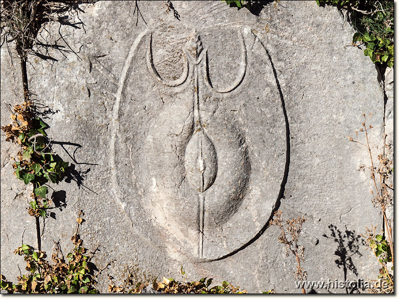 Termessos in Pisidien - Relief eines pisidischen Schildes in der Soldaten-Nekropole von Termessos