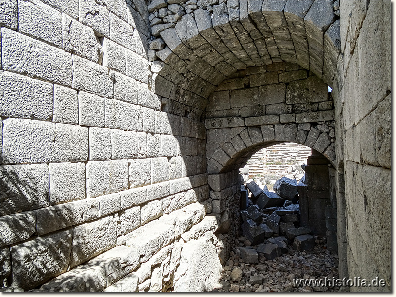 Termessos in Pisidien - Gewölbe und westlicher Zugang zum Theater von Termessos