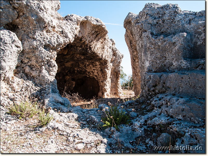 Trebenna in Pisidien - Felsräume auf der Ostseite der Akropolis