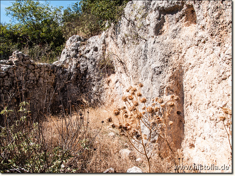 Trebenna in Pisidien - Felsraum auf dem Akropolis-Hügel