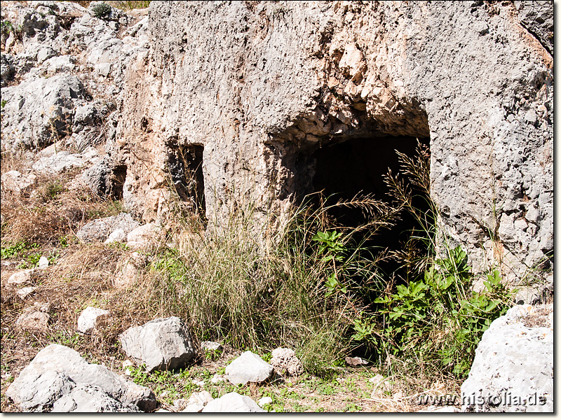 Trebenna in Pisidien - Felsräume am Zugang zur Akropolis, Südseite des Akropolishügels