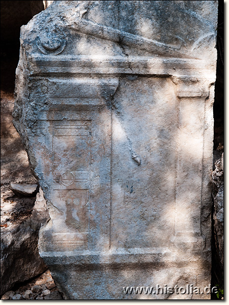 Trebenna in Pisidien - Stirnseite des Sarkophages aus dem Grab von 'Solon und Na'