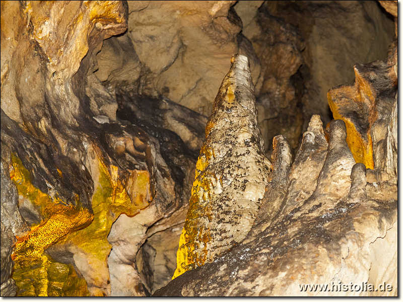 Tymbriada in Pisidien - Tropfsteinformationen in der Höhle, die hinter dem Eurymedon-Heiligtum beginnt