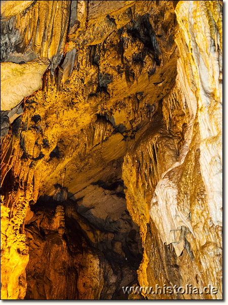 Tymbriada in Pisidien - Tropfsteinformationen in der Höhle, die hinter dem Eurymedon-Heiligtum beginnt