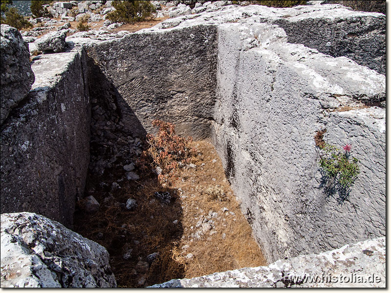 Zorzela in Pisidien - Große Zisternen auf dem Akropolis-Hügel von Zorzela