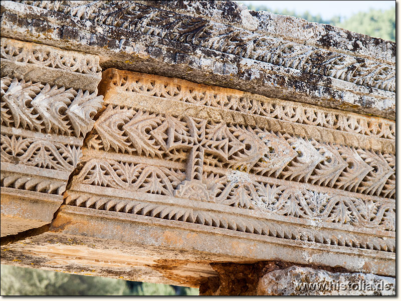 Alakilise in Lykien - Verzierung mit Kreuz-Symbol auf dem Sturz des Eingangs