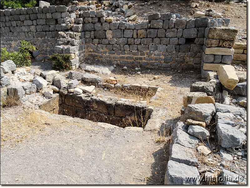 Aphrodisias in Kilikien - Gräber im Nartex der byzantinischen Basilika von Aphrodisias