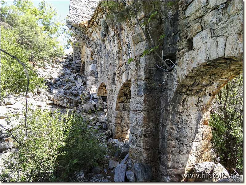 Biçkici Manastiri in Kilikien - Nordmauer der großen Kirche des Klosters von Innen; Blick Richtung Absis