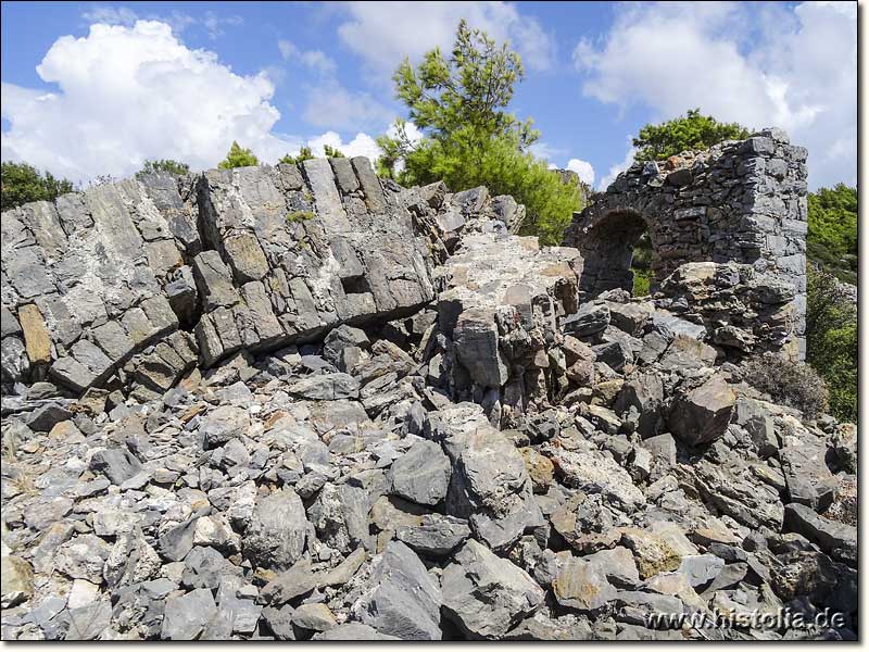 Biçkici Manastiri in Kilikien - Teils verstürtzte Wohn- und Arbeitsgebäude der Klosteranlage