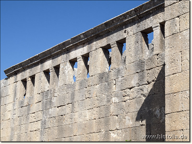 Cambazli in Kilikien - Fensterreihe auf der Südseite der byzantinischen Kirche von Cambazli