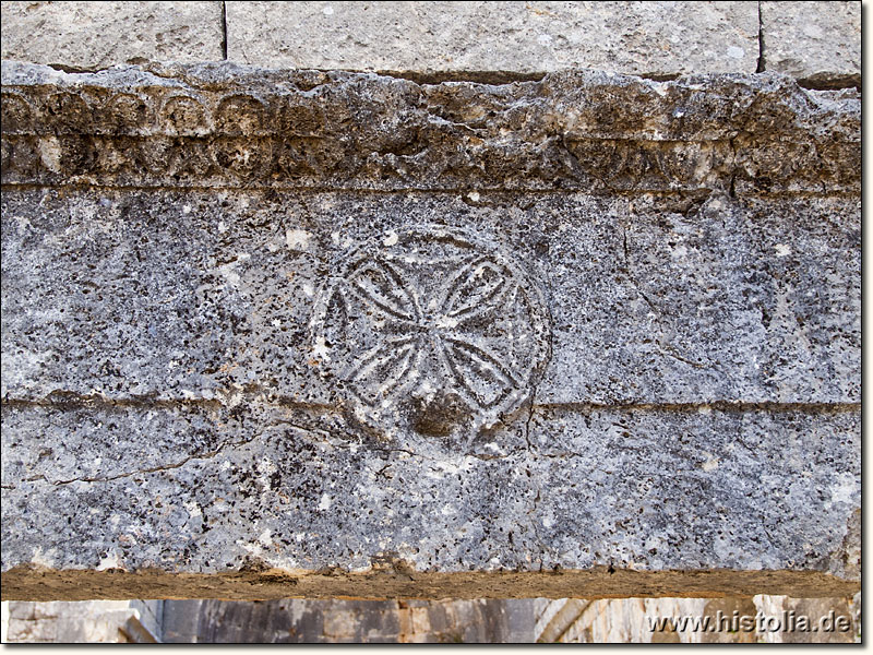 Cambazli in Kilikien - Kreuzsymbol auf einem Türsturz in der byzantinischen Kirche von Cambazli