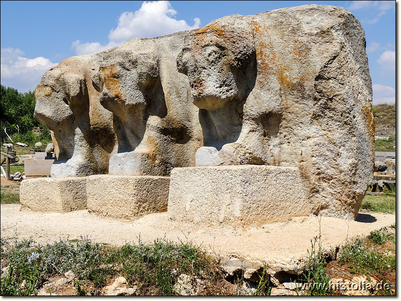 Eflatun-Pinar in Lykaonien - Monumentale Löwen-Statue vor dem hethitischen Quellheiligtum Eflatun-Pinar