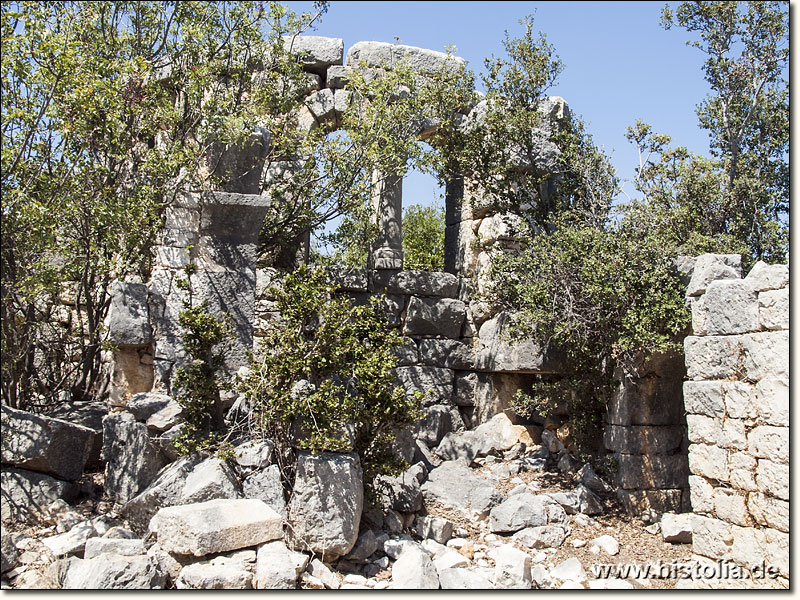 Karakabakli in Kilikien - Blick auf die Aussenseite der Absis einer frühbyzantinischen Basilika