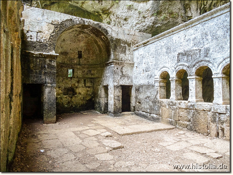 Korykion-Antron in Kilikien - Blick in Absis der kleine Marien-Kirche am Eingang der südlichen Grotte