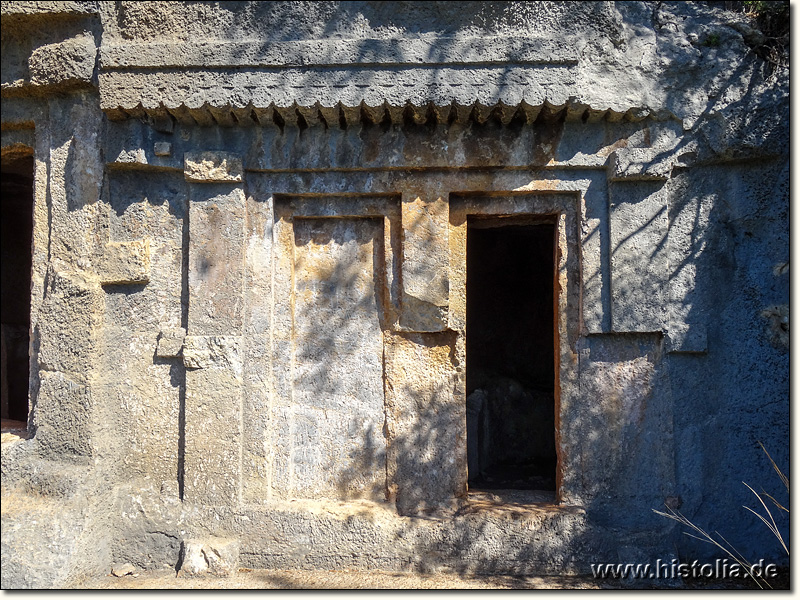 Krya in Karien - Fasade eines lykischen Felsengrabes/Hausgrabes oberhalb von Krya
