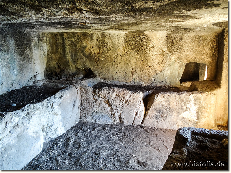 Krya in Karien - In der Grabkammer eines lykischen Felsengrabes/Hausgrabes