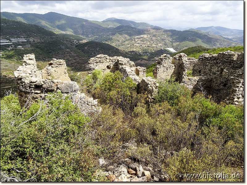 Marassos in Kilikien - Byzantinische Mauer- und Gebäudereste auf dem Siedlungshügel von Marassos