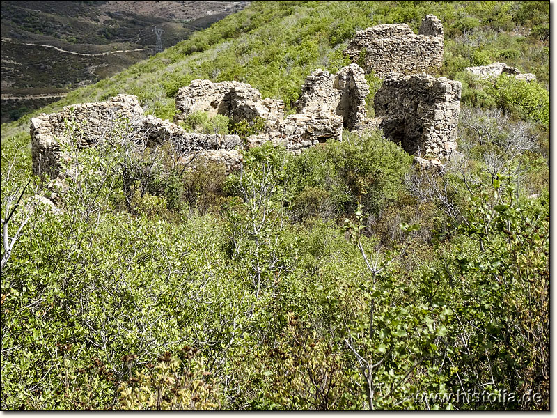 Marassos in Kilikien - Byzantinische Mauer- und Gebäudereste auf dem Siedlungshügel von Marassos