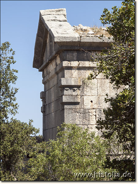 Mezgit-Kale in Kilikien - Rückseite des römisches Tempelgrabes aus dem 2. oder 3.Jh.n.Chr.